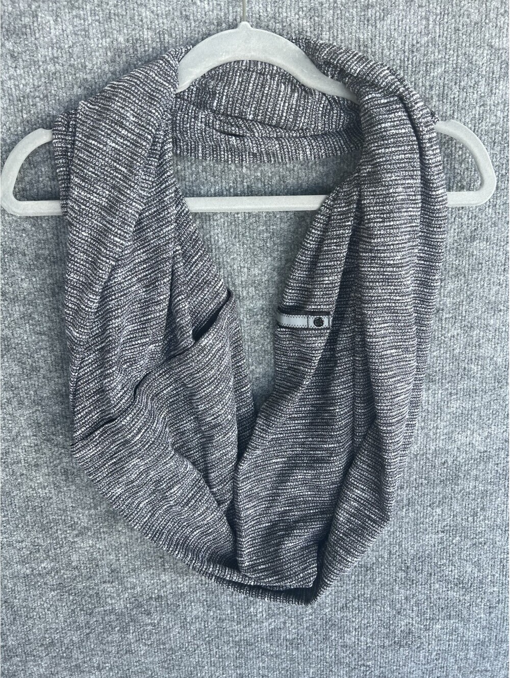 Lululemon Heathered Gray /Black Vinyasa Infinity Scarf wrap
